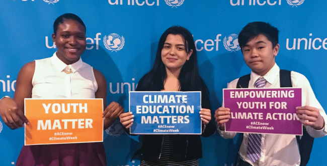 Kaum muda berkumpul di acara Pekan Iklim UNICEF