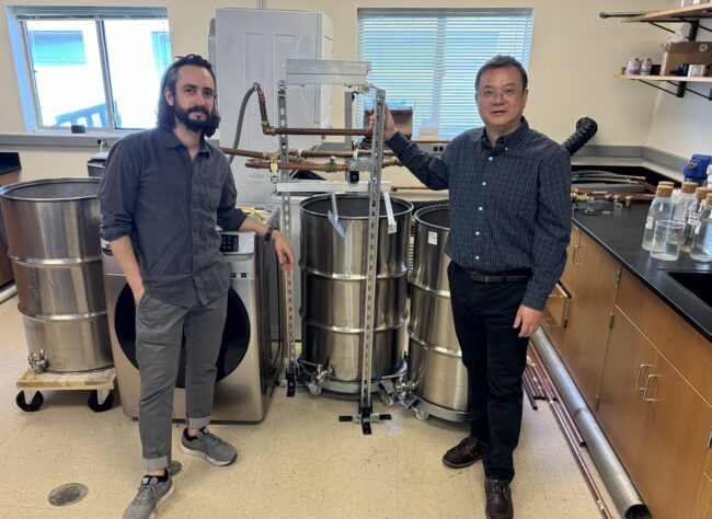 Yoni Ronn and Beizhan Yan in the Laundrolab.